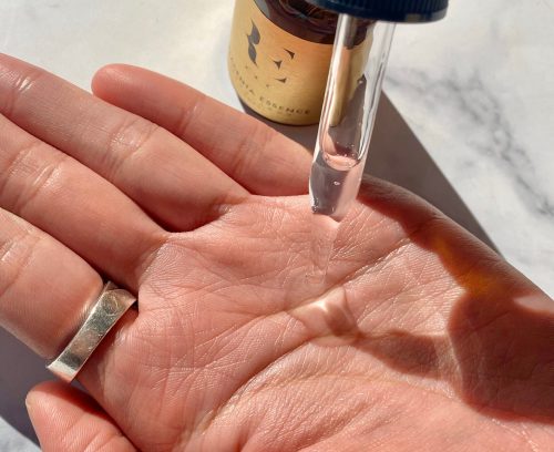 REプラセンタ美容液テクスチャ