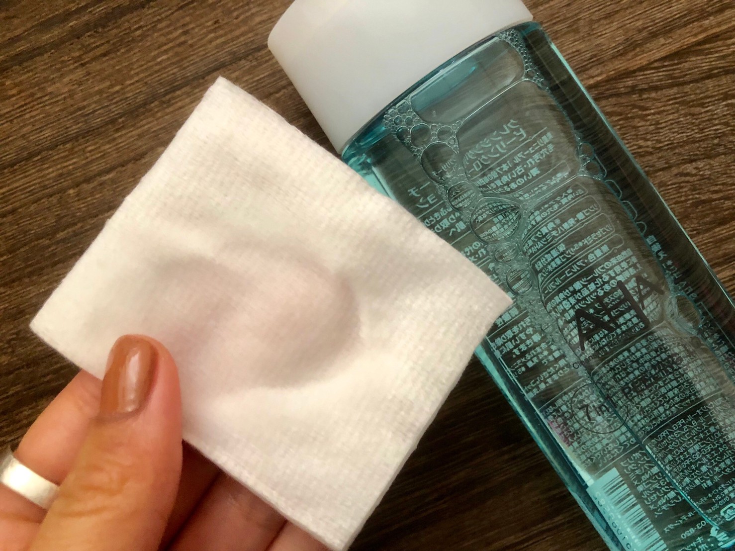 コットンに取ったピーリングローション