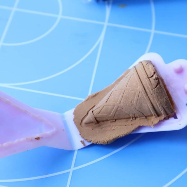 ダイソー粘土アイスコーン作り