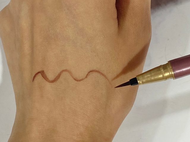 カラーアイライナー試し描き