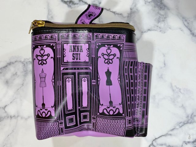 ANNA SUI バニティを横から見たところ
