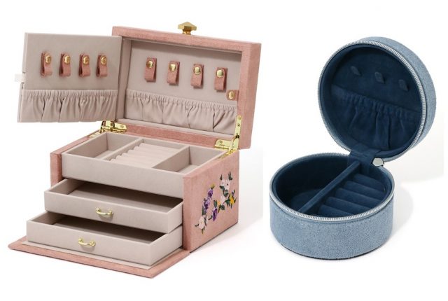 アーティストラウンジ エンブロイダリー ジュエリーボックスの蓋を開けたところ