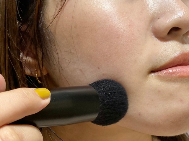 ふんわりツヤ美肌ブラシ