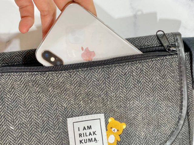 ツイードショルダーバッグのフロントポケット