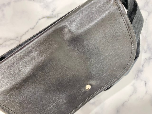 ツイードショルダーバッグのスナップボタン