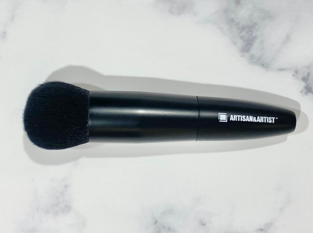 ふんわりツヤ美肌ブラシ