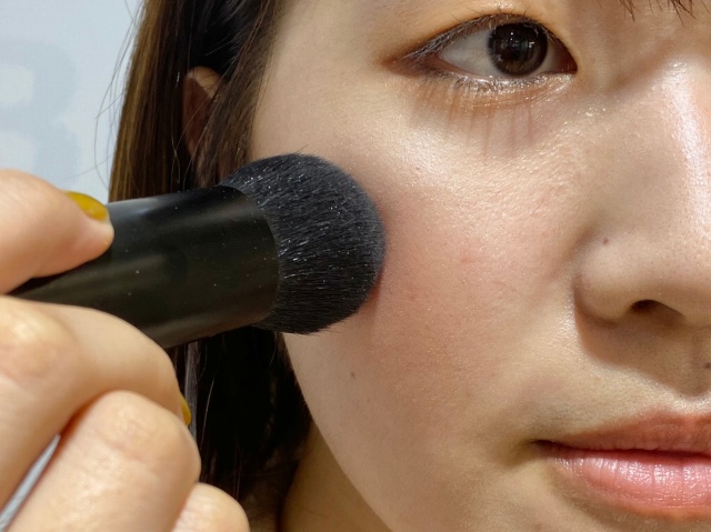 ふんわりツヤ美肌ブラシ