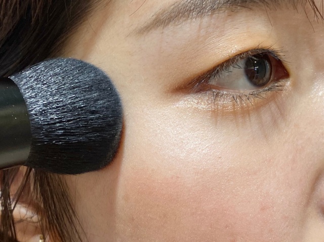 ふんわりツヤ美肌ブラシ