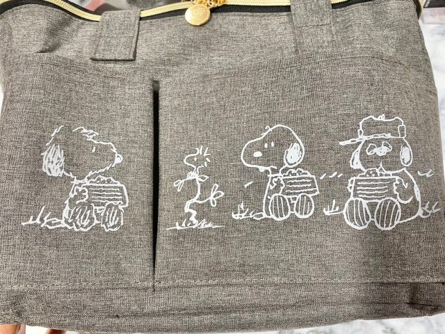 グレーのスヌーピー･ピクニックバッグに描かれたイラスト