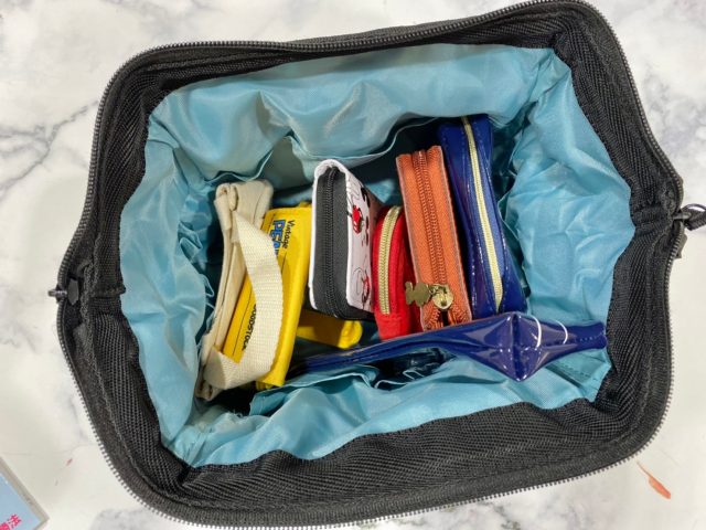 財布やポーチを収納