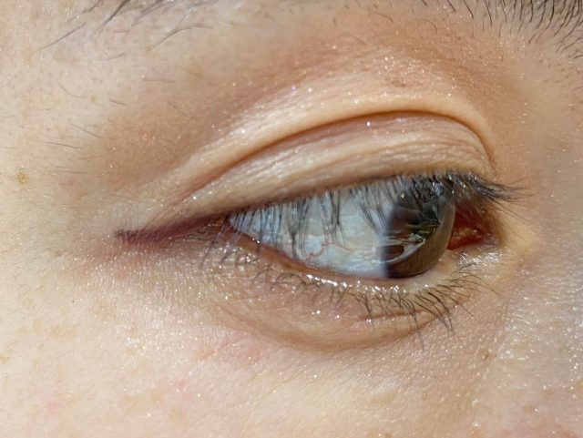 アイメイク横アングル