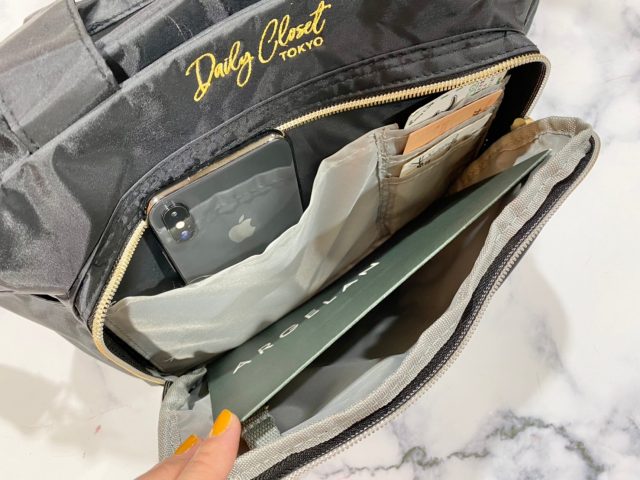 フロントポケット収納例