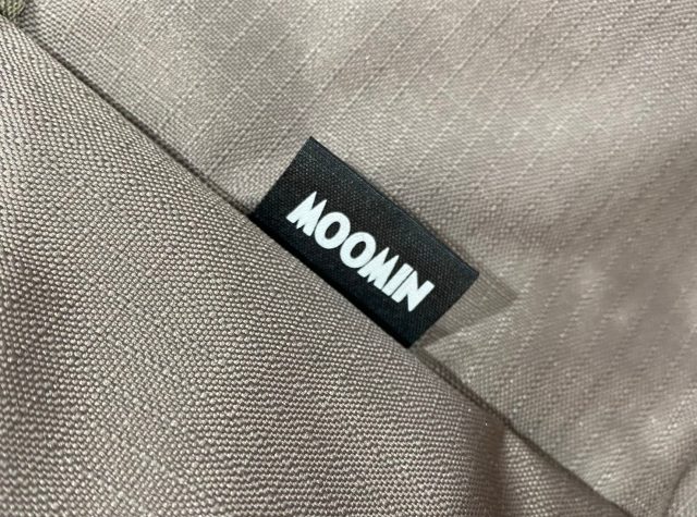 ムーミン レジバッグ型エコバッグに縫い付けられたタグ