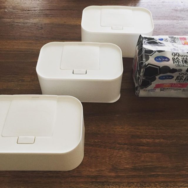 ダイソーウェットシートケース詰め替え用と撮影