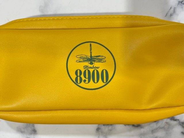 トンボ鉛筆8900ペンケースの裏面