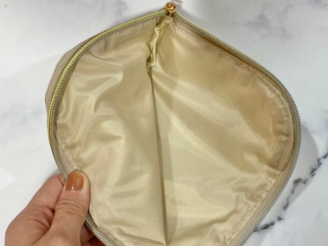 リトルミイマスクポーチ中