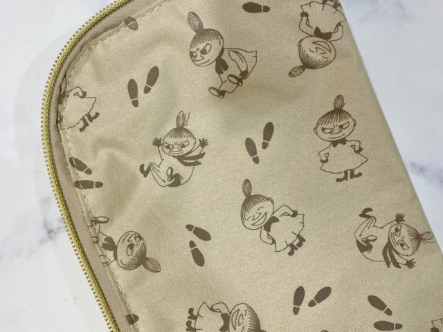 リトルミイマスクポーチ総柄アップ