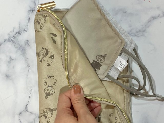 リトルミイマスクポーチにマスク入れる