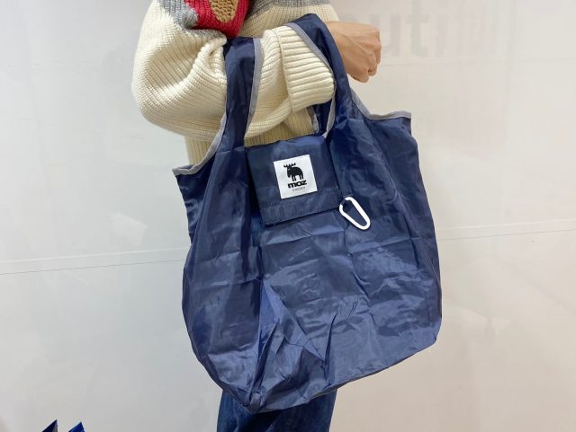 mozバッグネイビー使用