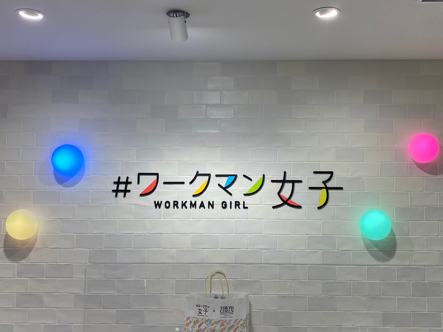 東京ソラマチ店のレジ壁
