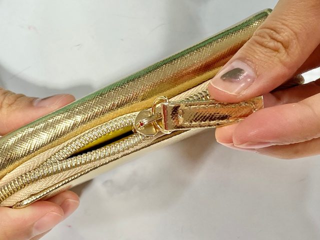 最強金運三つ折り財布のジッパー