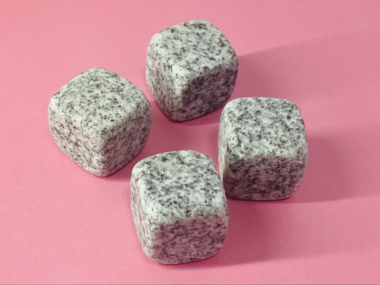 ダイソー 飲み物を 冷たいまま キープする魔法の石 アイスキューブ Beautyまとめ