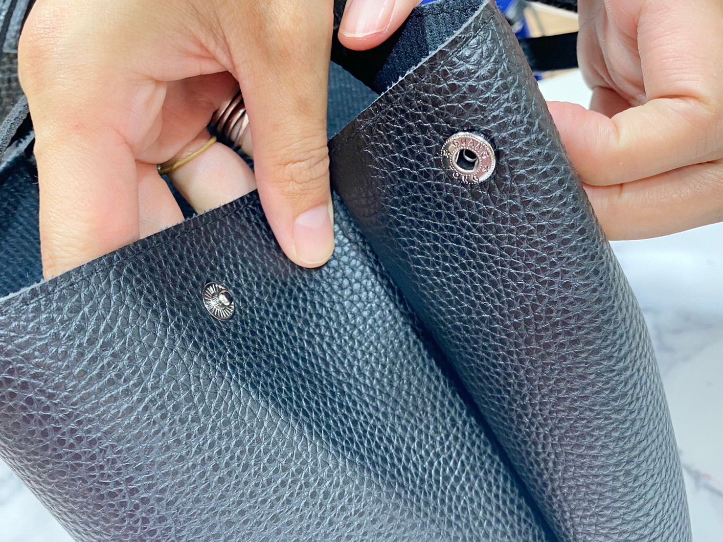 『egロゴトートバッグ』スナップボタンの画像