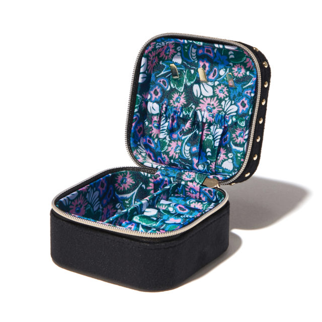 アナスイトラベルジュエリーボックス中