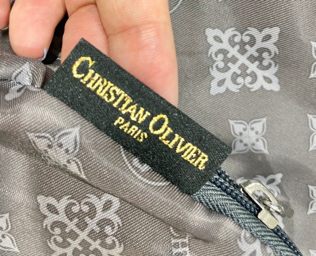 CHRISTIAN OLIVIER PARIS 小さくたためる保冷バッグのブランドタグ