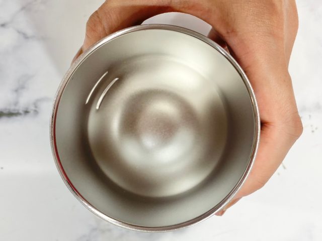 DOUTOR×mozの真空断熱タンブラーを上からのぞいたところ