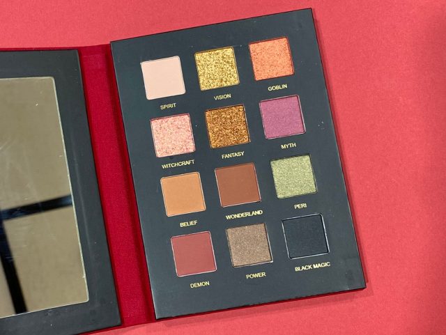 VCND「星空アイシャドウパレット」