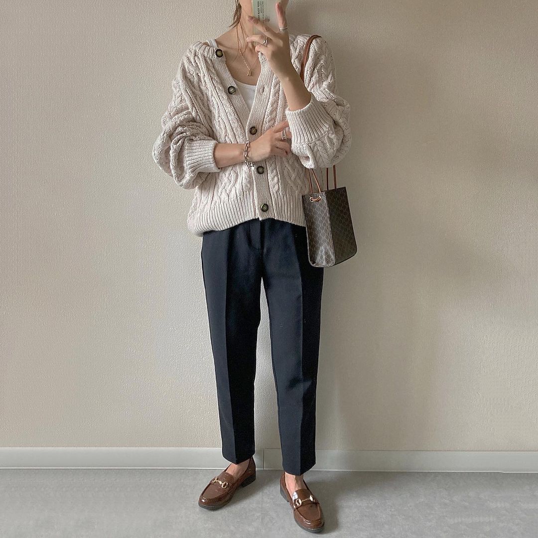 ハイウエストテーパードパンツブラックの画像