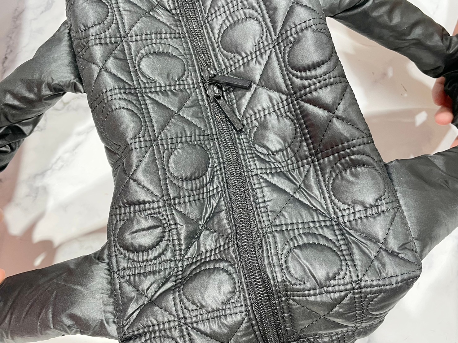 ラウンドバッグのファスナー画像