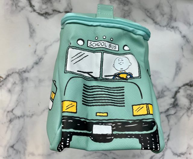 SNOOPY スクールバスのマルチポーチを正面から見たところ