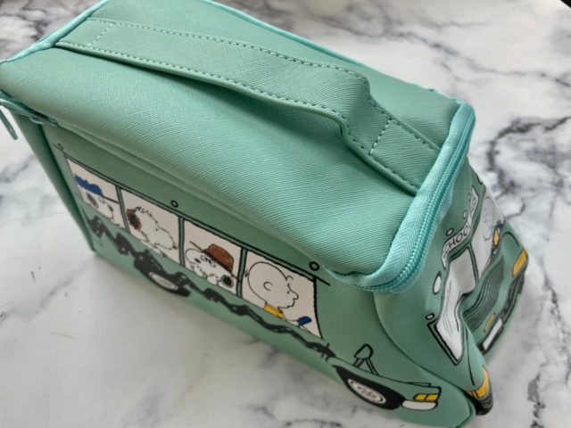 SNOOPY スクールバスのマルチポーチを上から見たところ