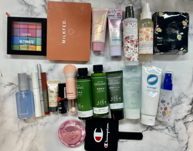 コスメを並べたところ
