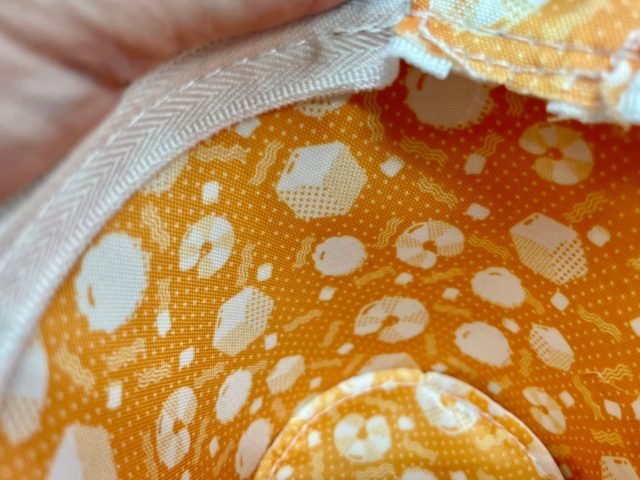 チリトマトヌードルポーチ･カップに描かれた麺や具材