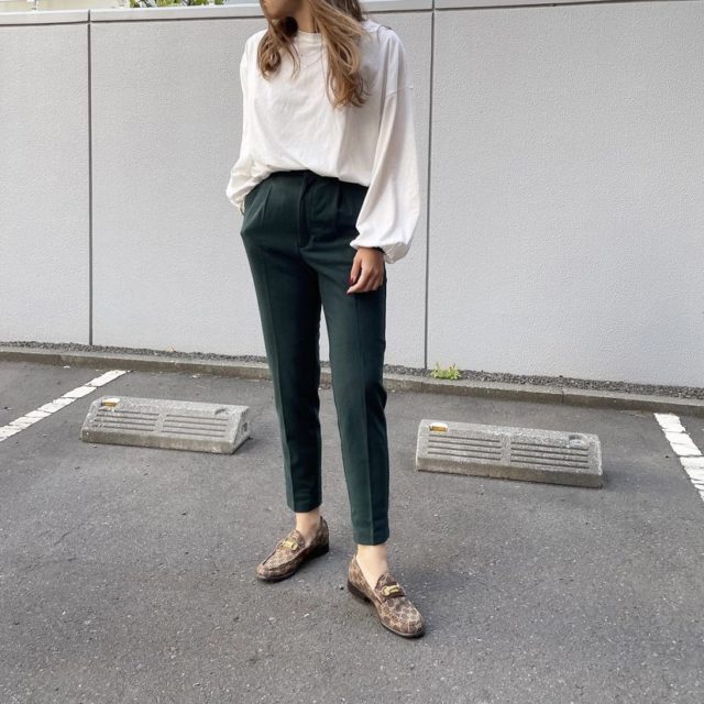 起毛タックテーパードパンツ