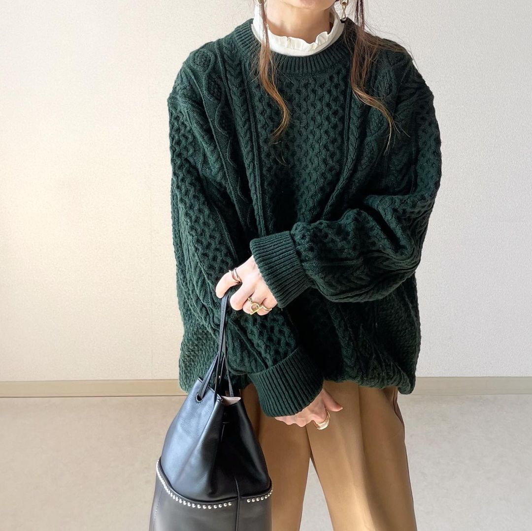 アランクルーセーターのダークグリーン画像