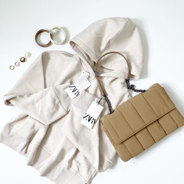 ZARAリブフーディ