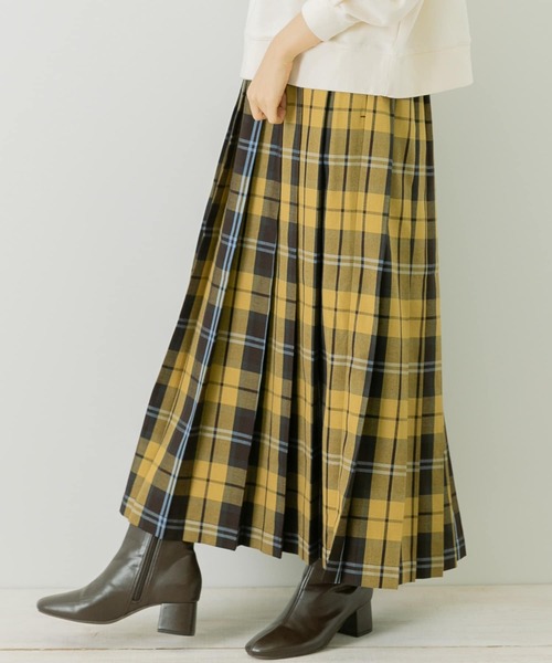 URBAN RESEARCH Sonny Labelのチェックプリーツイージースカートのブラウンの着用画像