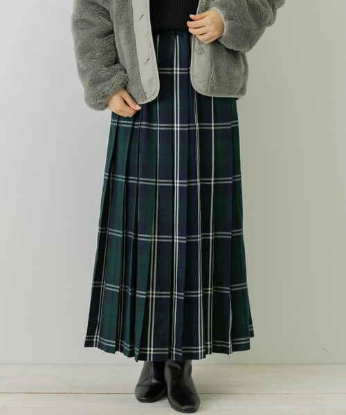 URBAN RESEARCH Sonny Labelのチェックプリーツイージースカートのネイビーの着用画像