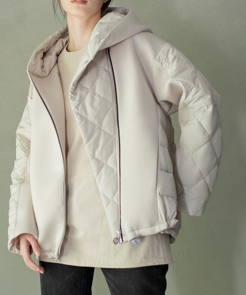 MARECHAL TERREのダウンパーカーのサンドベージュの着用画像