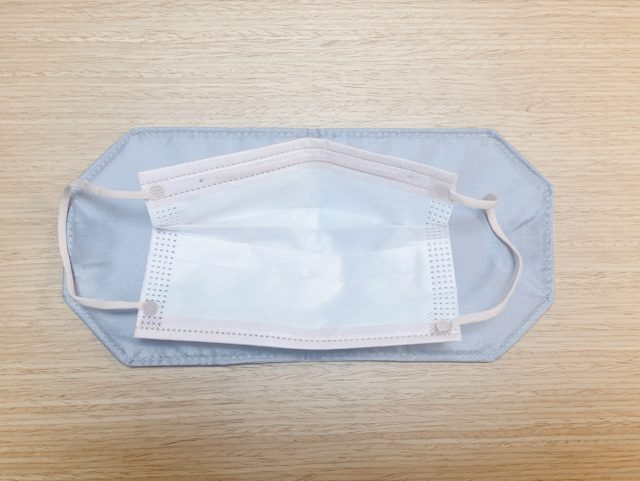 マスクが置いてあるマスクケース