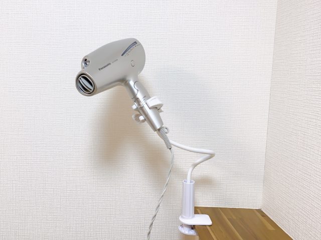 ドライヤーがついたヘアドライヤークリップ