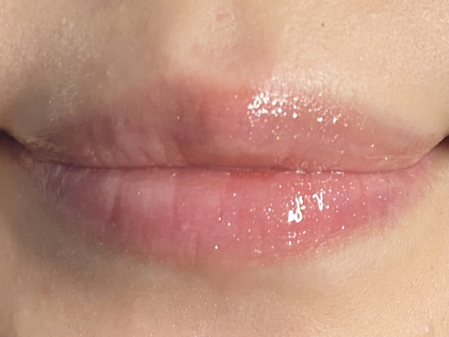 リップスティック01にリップケアオイル02を重ねた状態