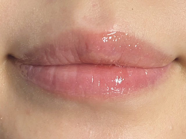 リップスティック01にリップケアオイル03を重ねた状態