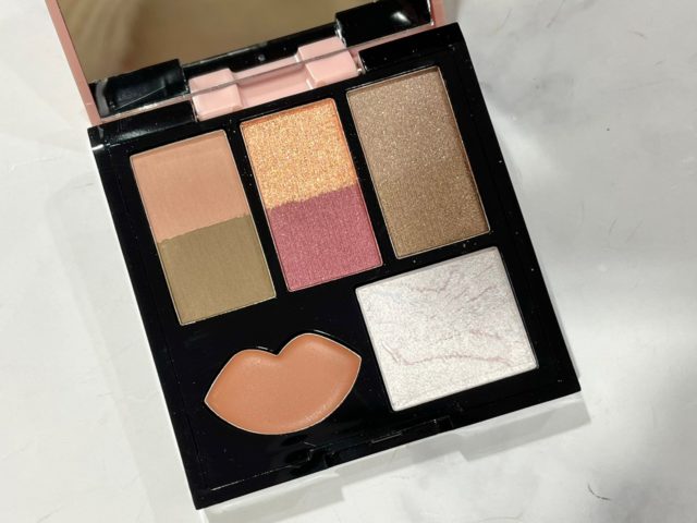 8色入りのフェイスパレット