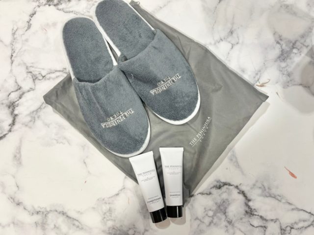 ザ･ペニンシュラ東京のスリッパ、シャンプー、コンディショナー