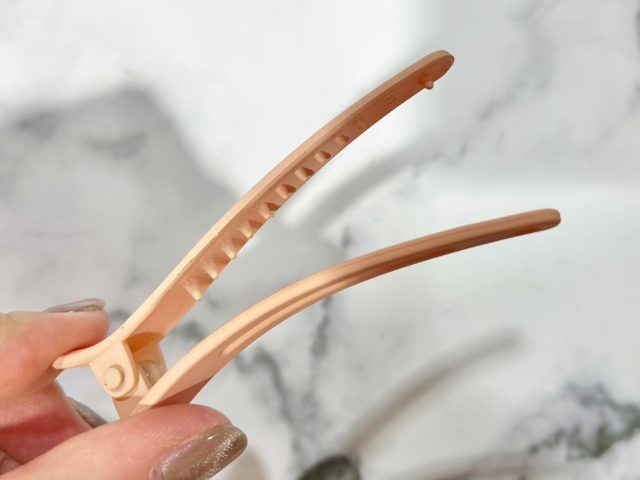 クリップを開いた様子